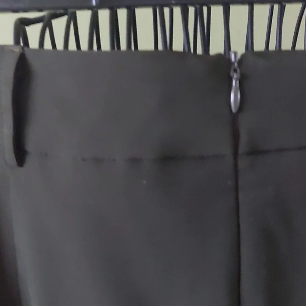 ⭐Host Pick⭐PINK TARTAN, size 14, dark olive green color skirt - Picture 5 of 15